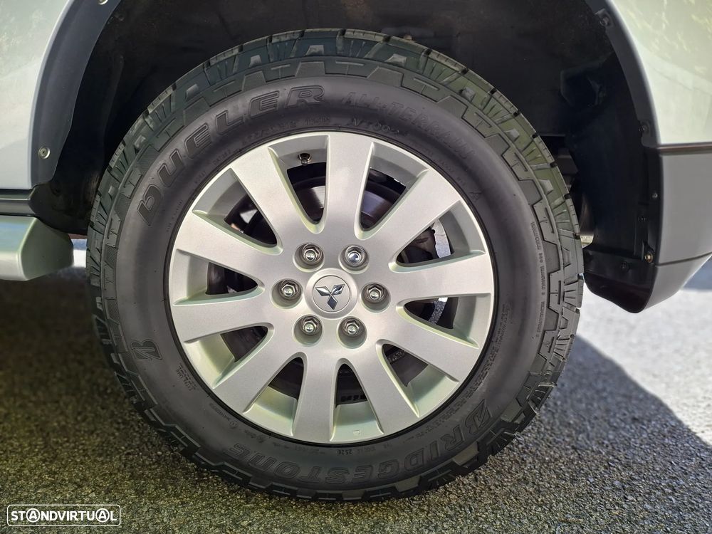 Mitsubishi Pajero - 29