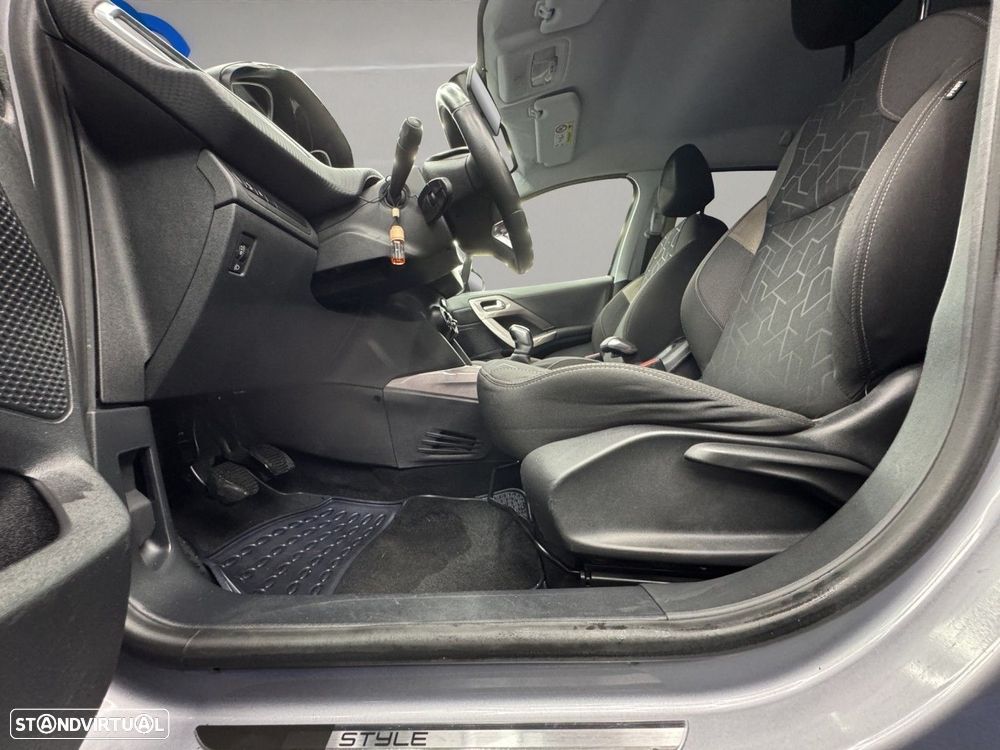 Peugeot 2008 1.6 BlueHDi Style - 18