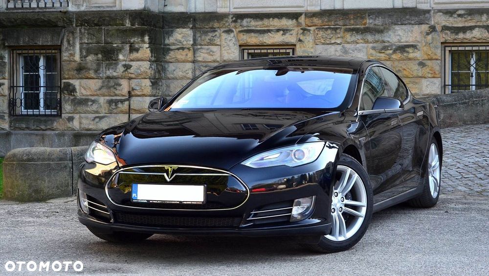Tesla Model S - 2
