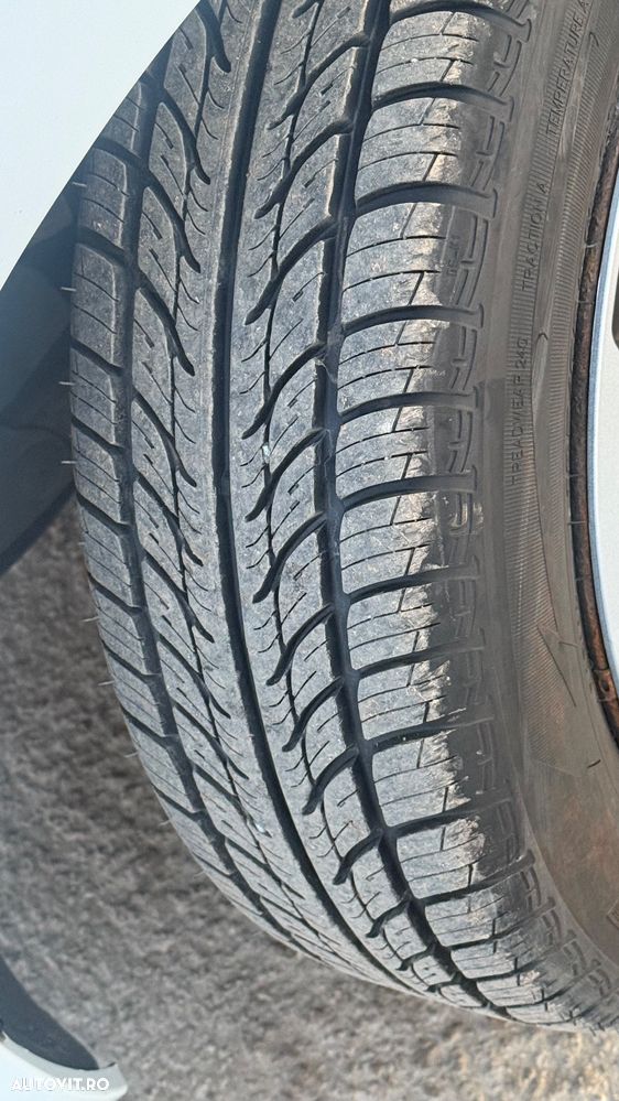 Dacia Logan TCe 90 MT6 Comfort - 14