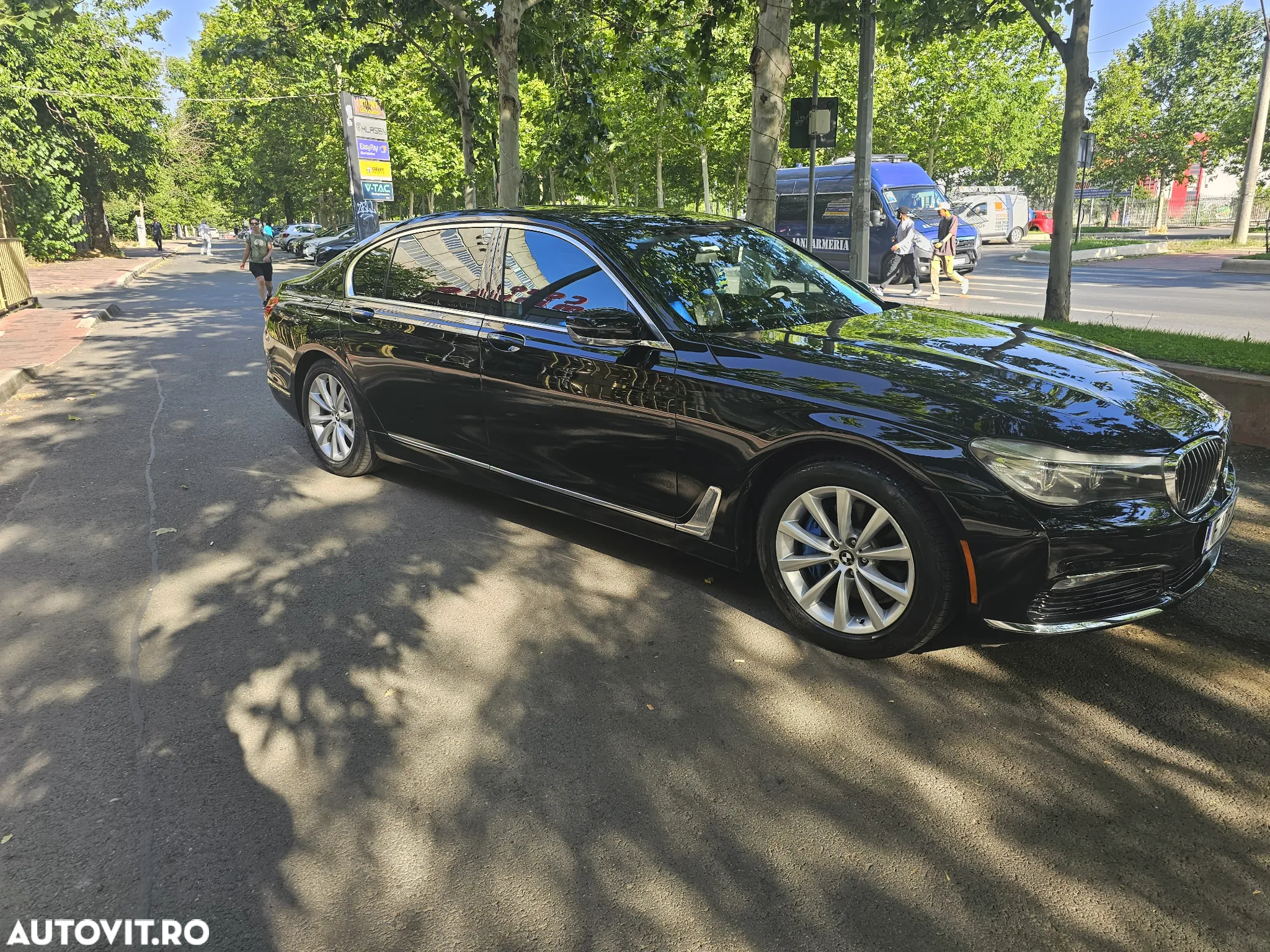 BMW Seria 7 740Li - 4