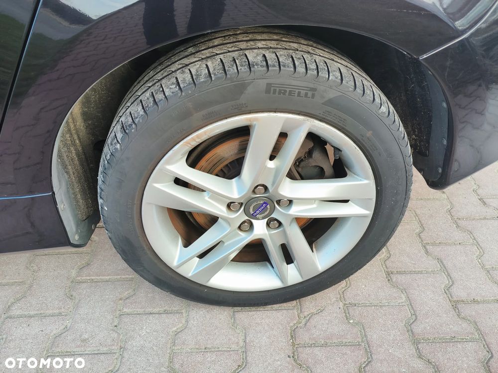 Volvo V60 D6 AWD Plug-in Hybrid R-Design Momentum - 30