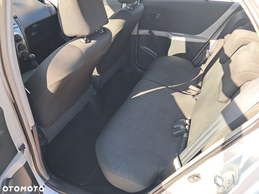 Toyota Yaris 1.0 Premium - 8