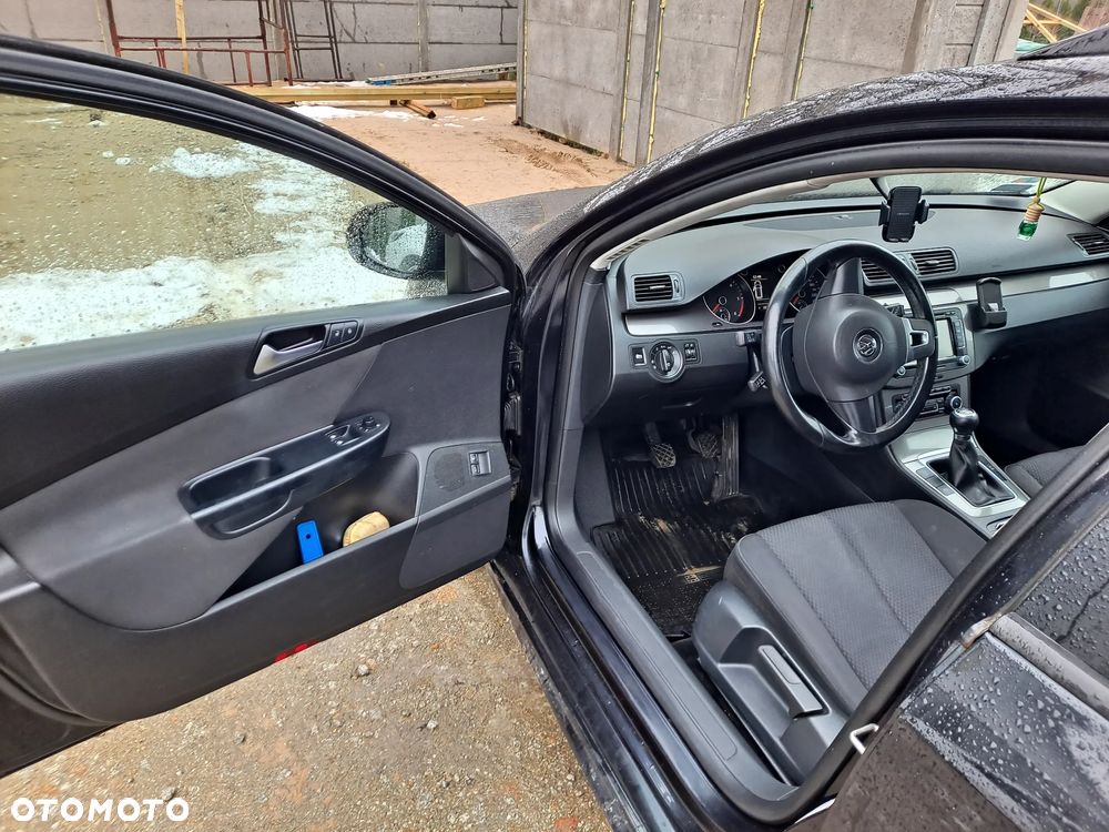 Volkswagen Passat 1.6 TDI DPF BlueMot Comfortline - 12