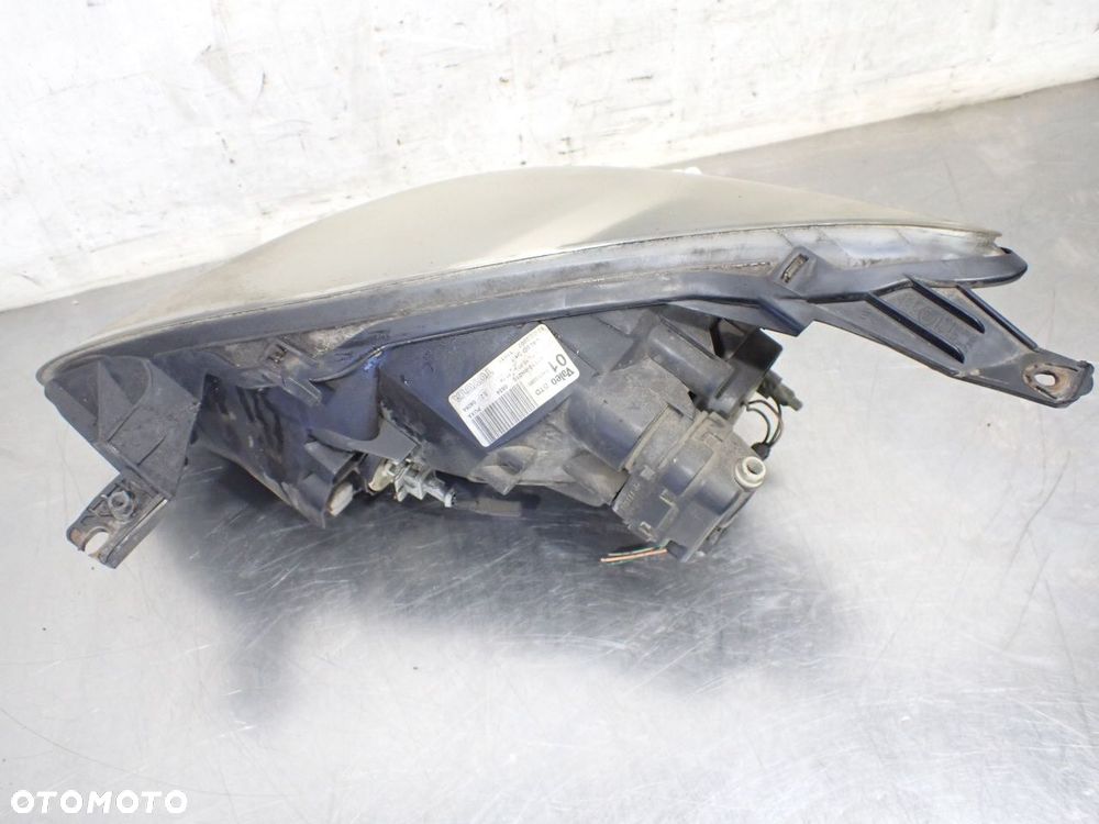 LAMPA PRAWA PRZEDNIA TOYOTA AYGO I 1.0 - 5