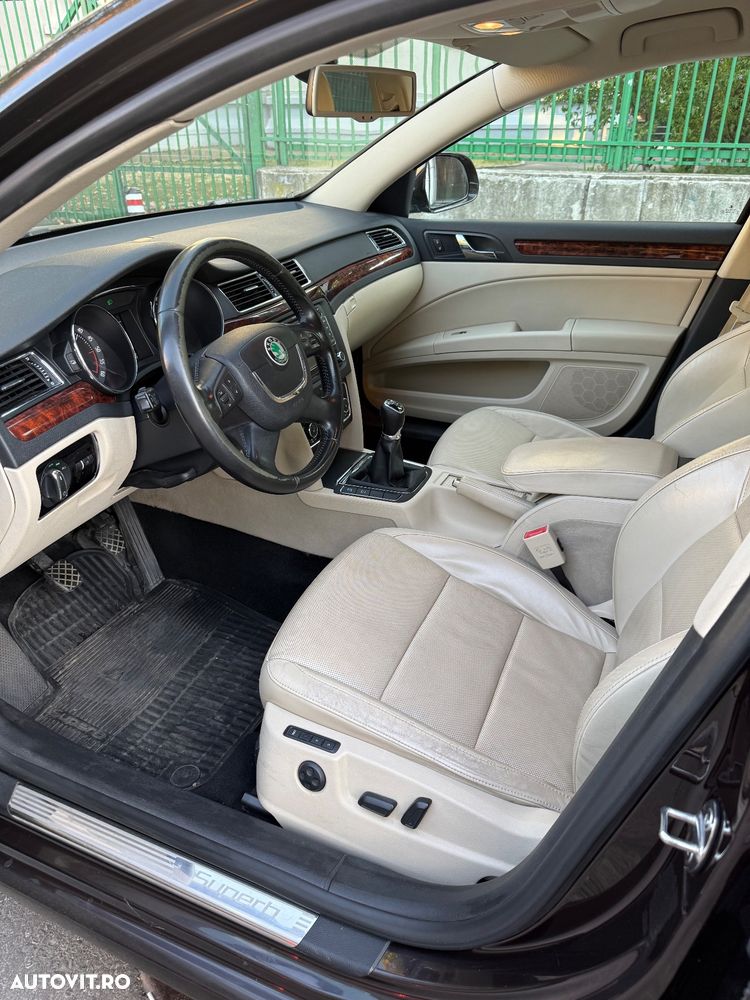 Skoda Superb 2.0 TDI 4X4 Elegance - 14