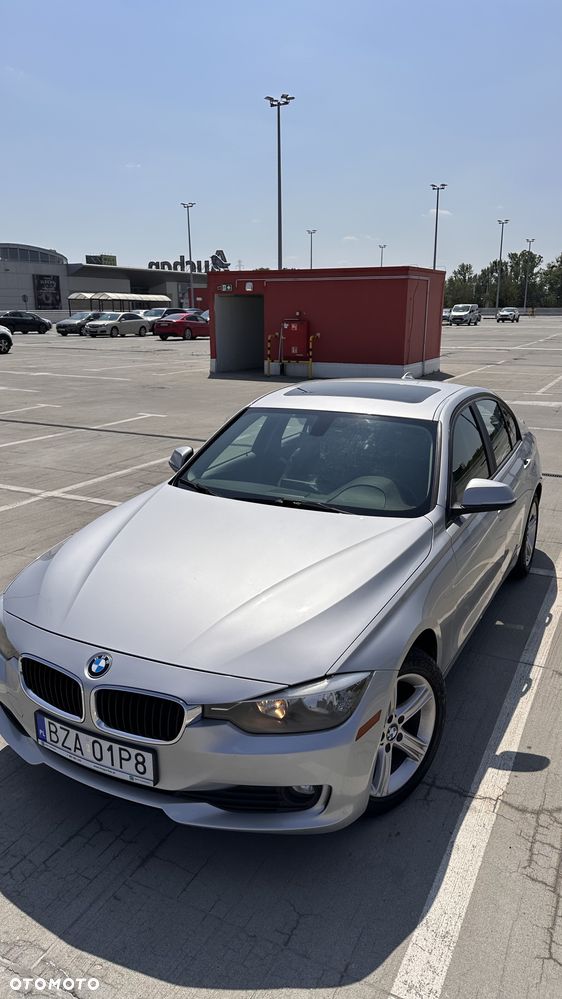 BMW Seria 3 320i - 12
