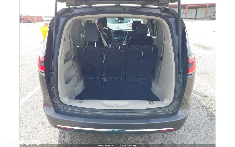 Chrysler Pacifica - 10