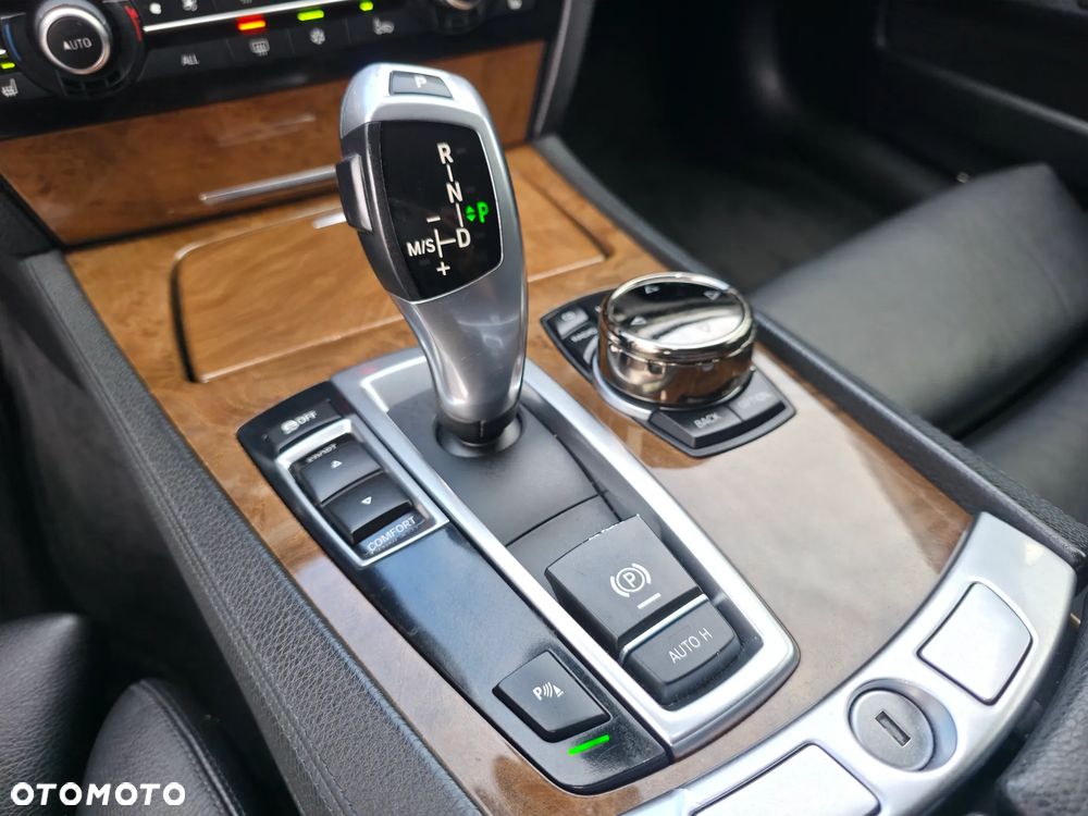 BMW Seria 7 740i - 33