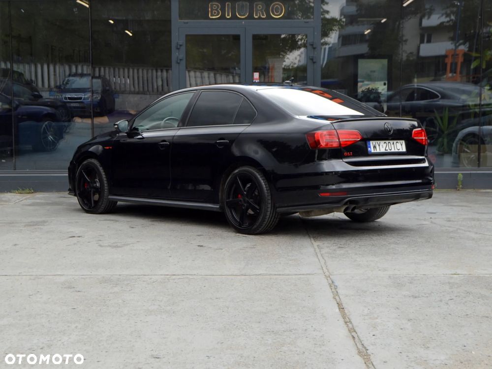 Volkswagen Jetta - 5