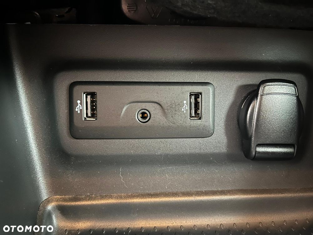 Renault Megane TCe 140 GPF LIMITED - 27