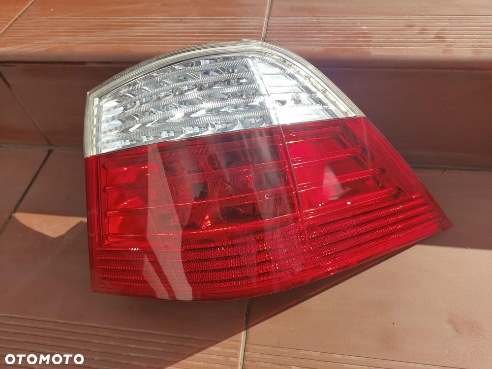 BMW E61 Lift Lci 5 kombi Lampa Tylna W Błotnik Prawa Polift Igła - 2