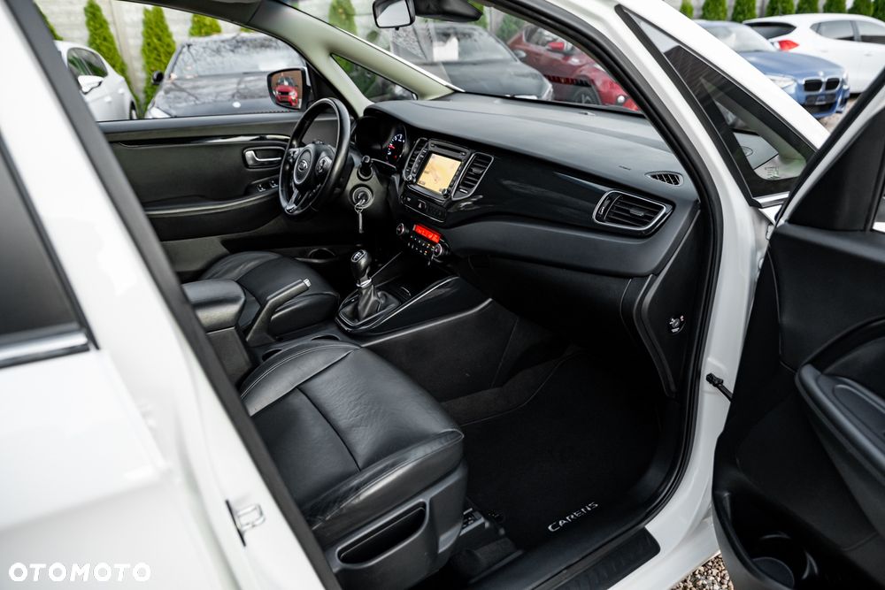 Kia Carens - 24