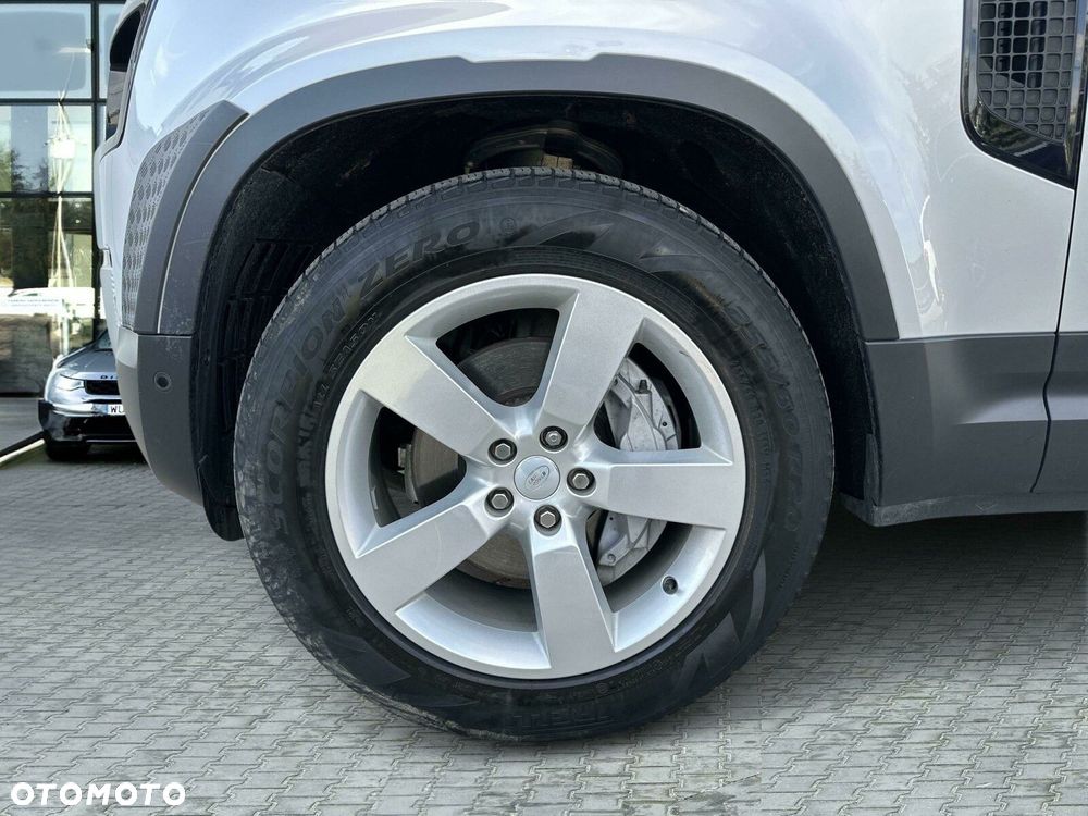 Land Rover Defender - 7