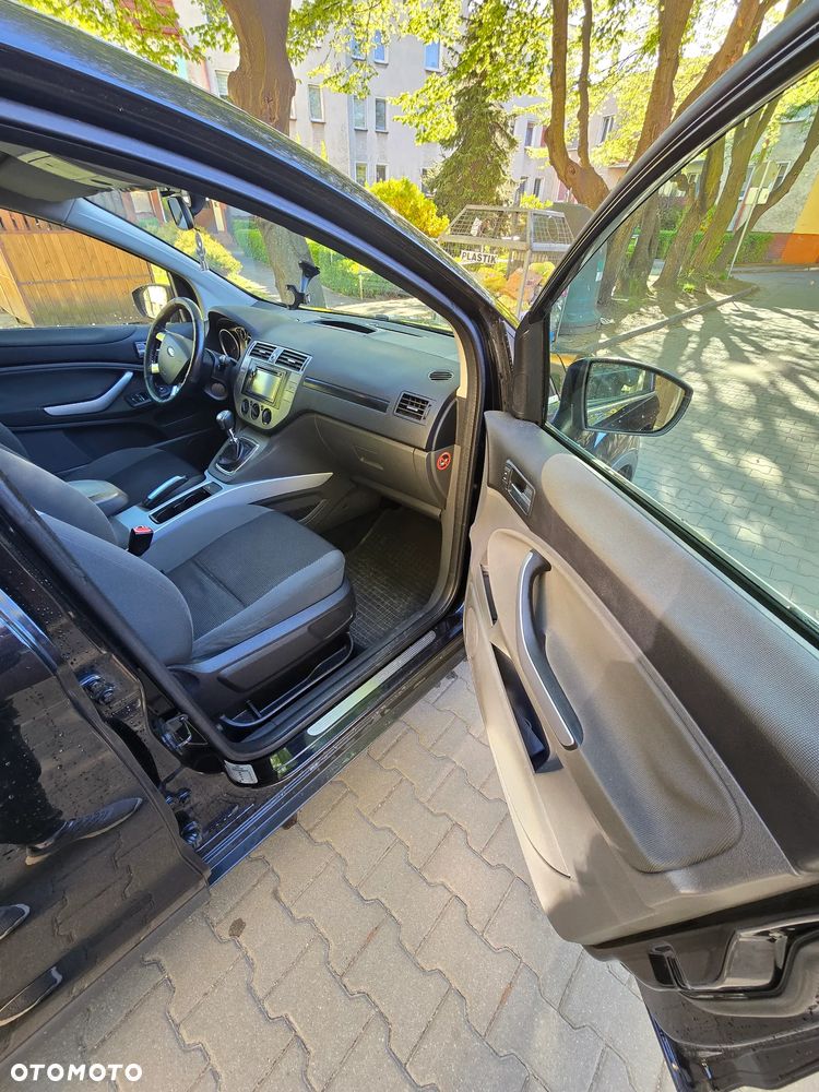 Ford Kuga 2.0 TDCi 2x4 Titanium - 4