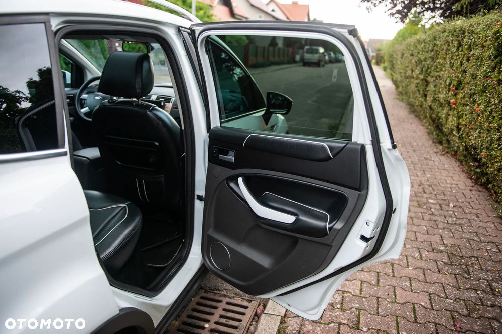 Ford Kuga 2.0 TDCi 4x4 Titanium - 17