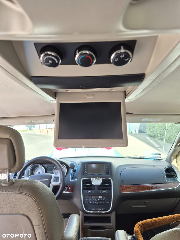 Chrysler Town & Country 3.6 Limited - 12