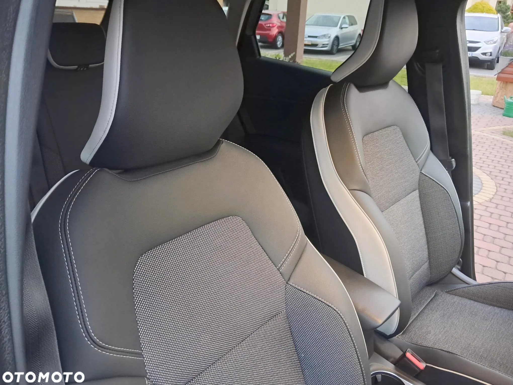 Renault Captur BLUE dCi 115 INTENS - 12