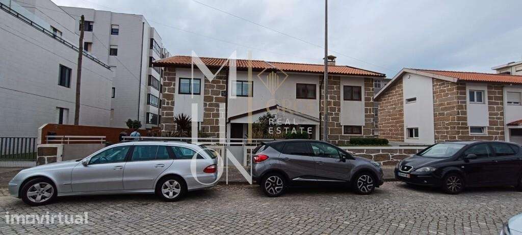 Moradia T4, situada na 2a linha de mar, oferece uma localização privil - Grande imagem: 3/27