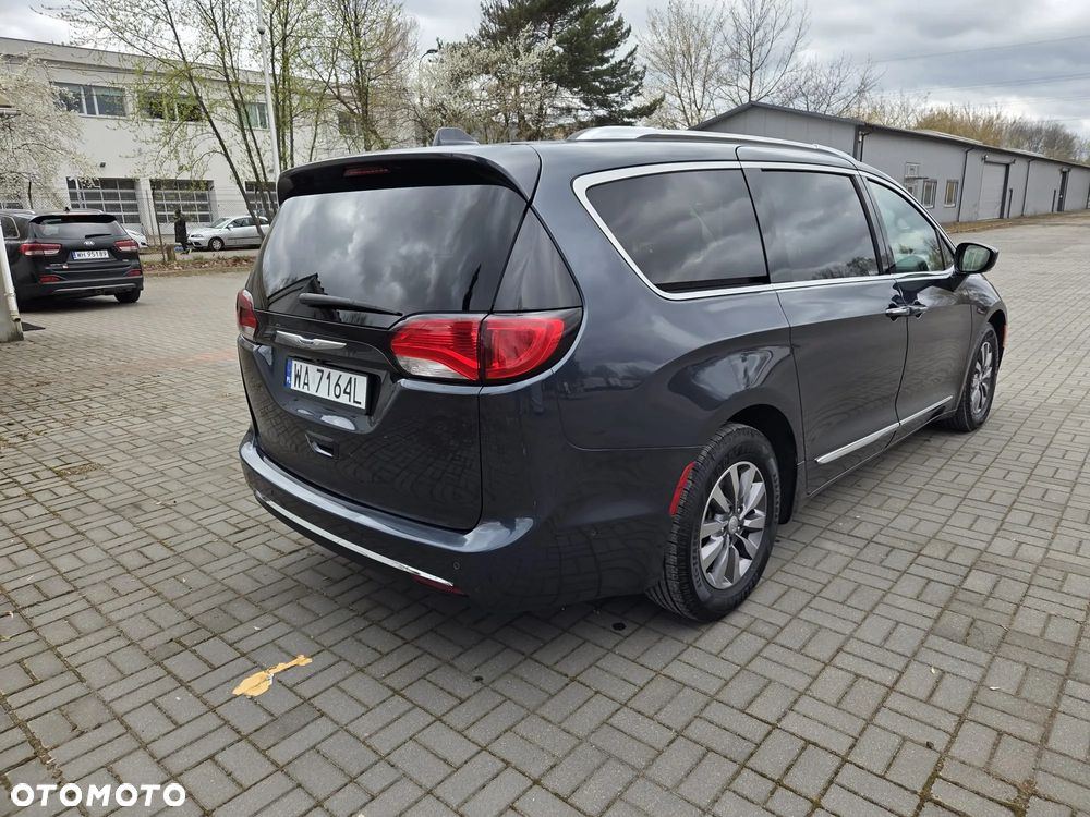 Chrysler Pacifica - 6
