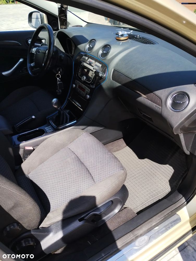 Ford Mondeo - 8