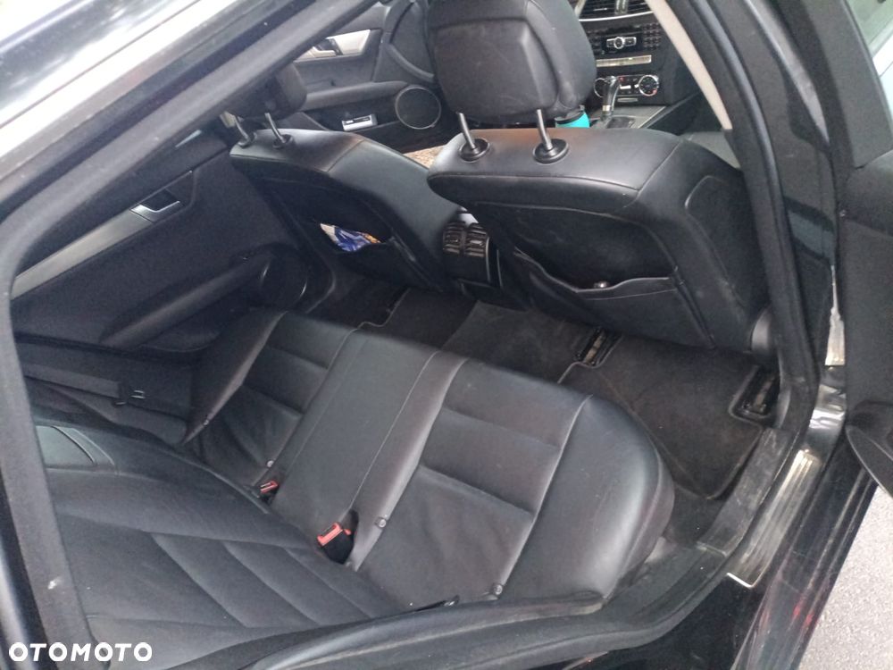 Mercedes-Benz Klasa C 220 CDI DPF Automatik BlueEFFICIENCY Avantgarde - 4
