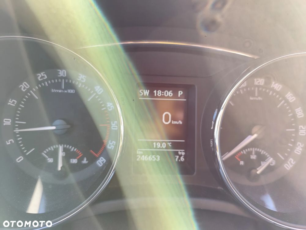Skoda Superb 2.0 TDI Elegance DSG - 14