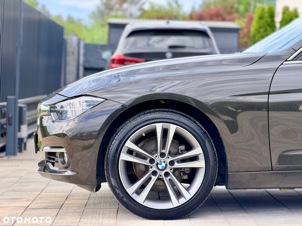 BMW Seria 3 330i Luxury Line - 4