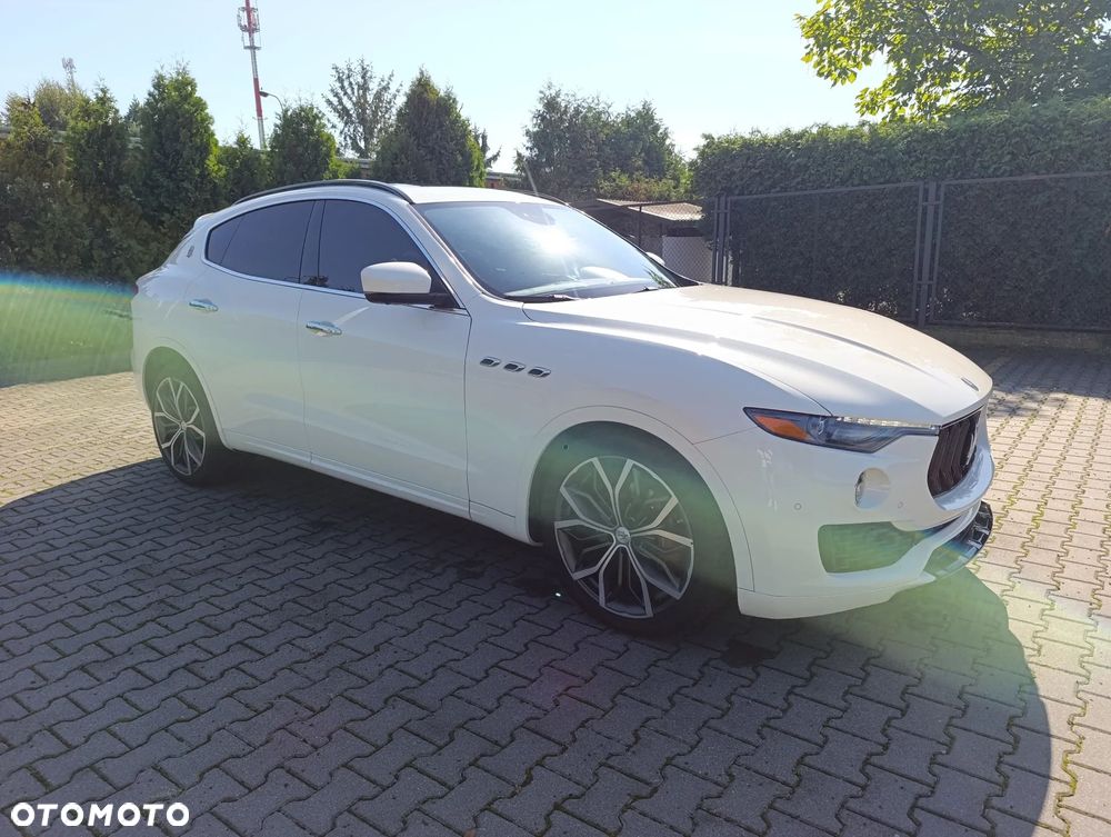 Maserati Levante Essence - 11