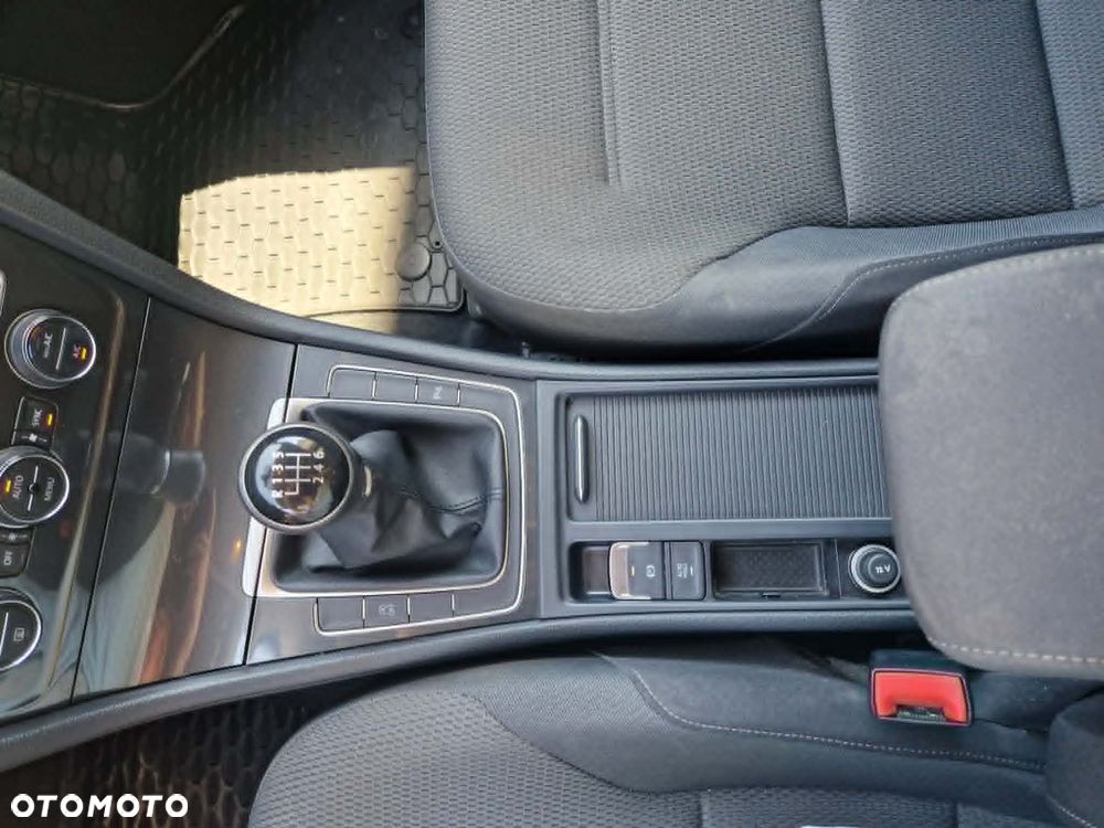 Volkswagen Golf 1.4 TSI BMT Comfortline - 8