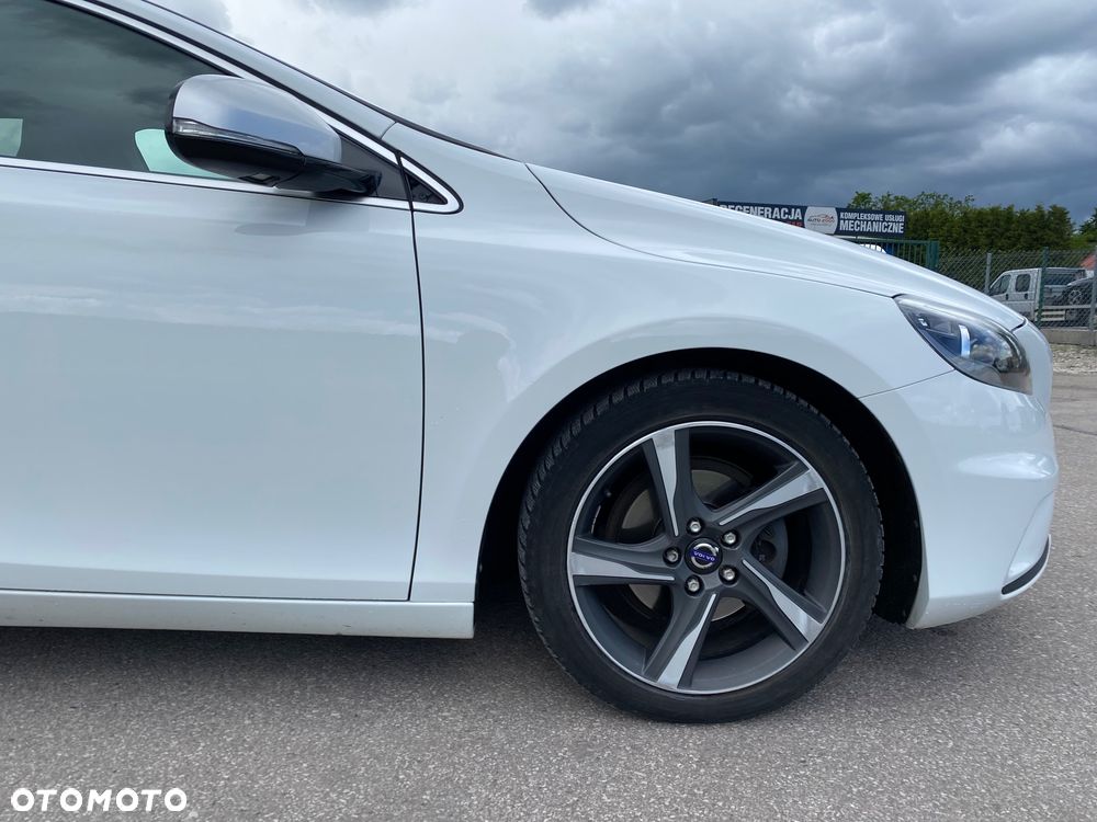 Volvo V40 D2 R Design - 30