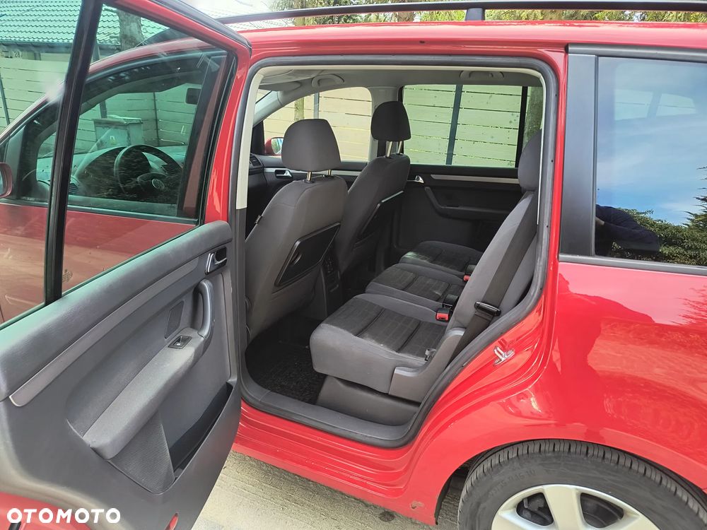 Volkswagen Touran - 11