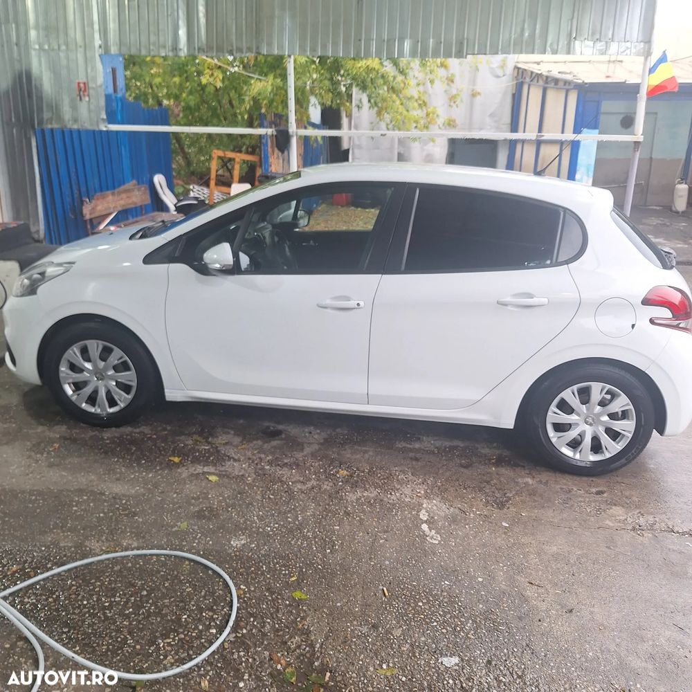 Peugeot 208 1.2 L PureTech Active - 10
