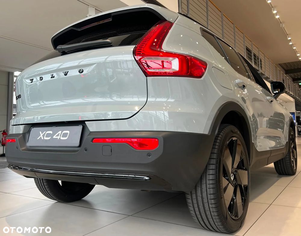 Volvo XC 40 B4 AWD Plus Dark - 10