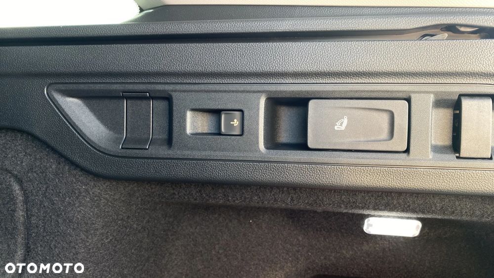 Volkswagen Passat Variant 2.0 TDI SCR Business Plus DSG - 28