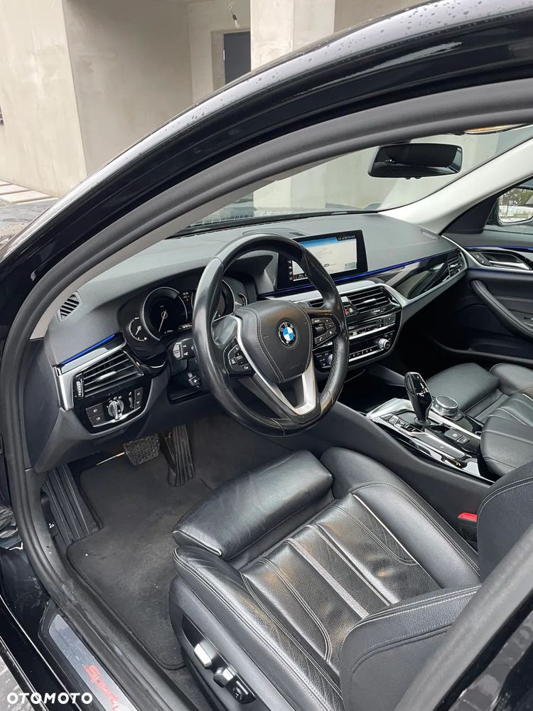 BMW Seria 5 525d Sport Line - 8
