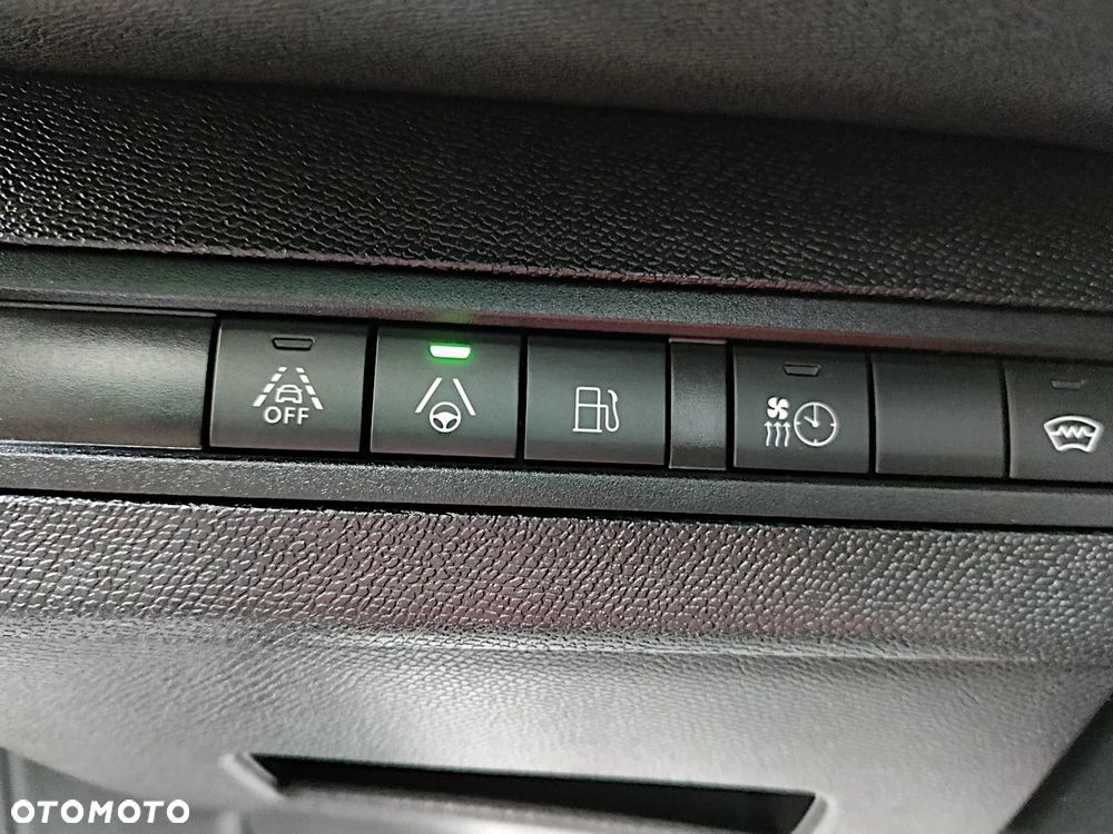 Peugeot 3008 225 e-EAT8 GT - 31