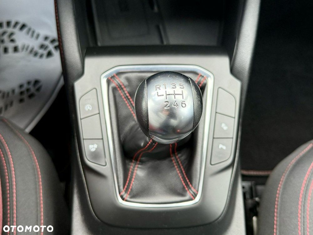 Ford Kuga 2.0 TDCi FWD ST-Line - 34