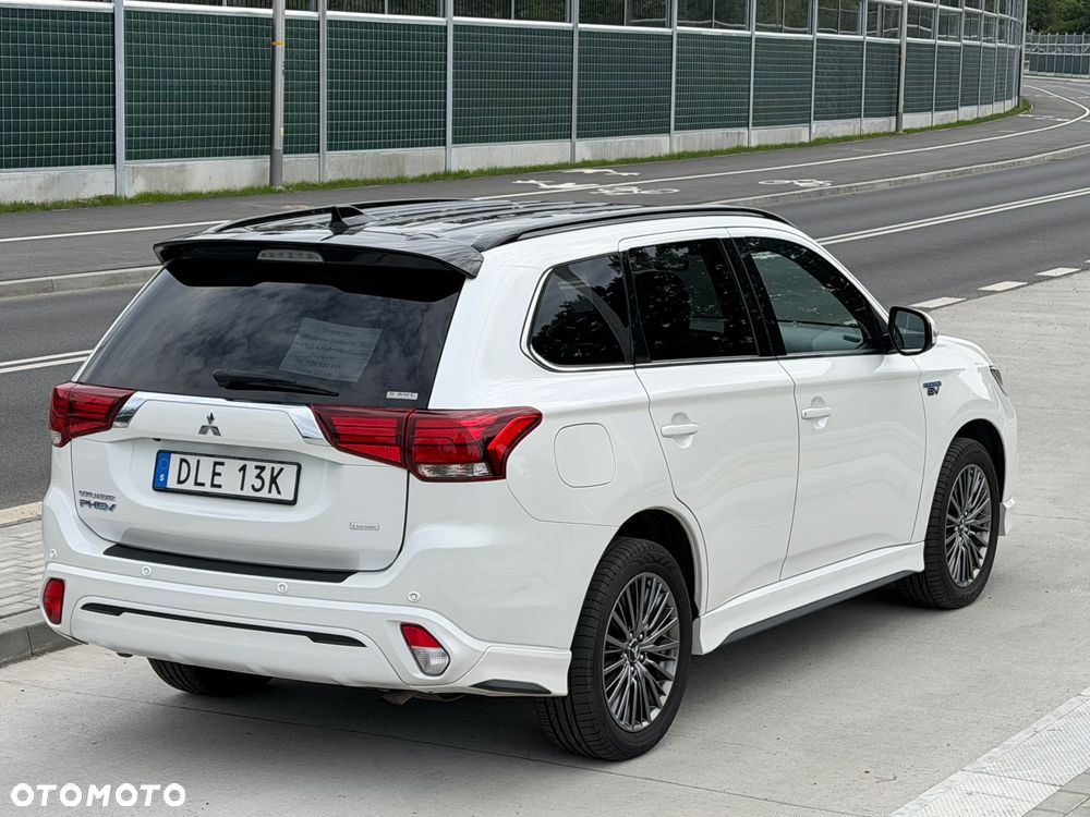 Mitsubishi Outlander - 1