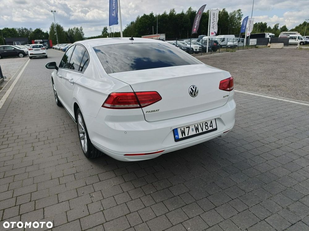 Volkswagen Passat - 12
