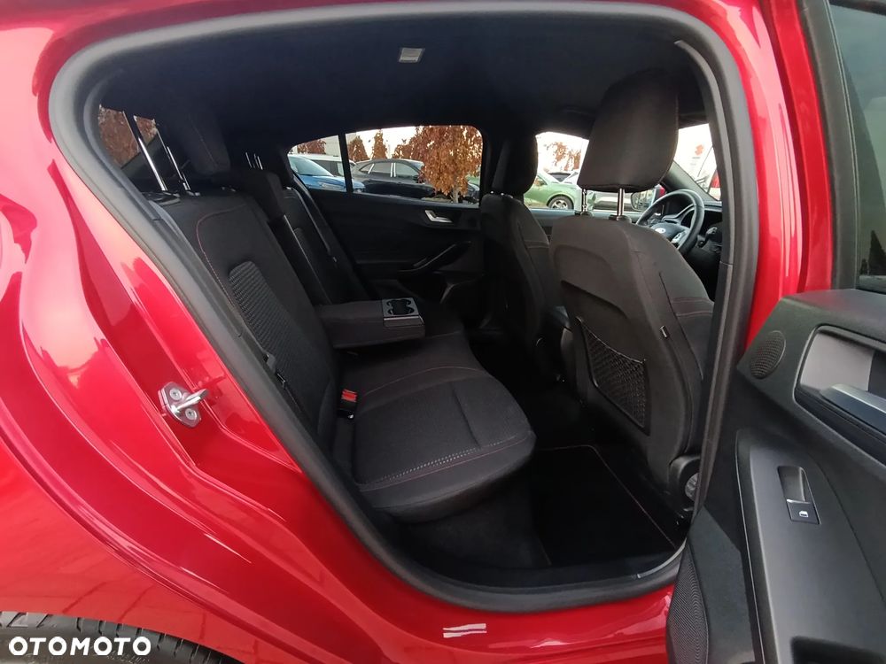 Ford Focus 1.0 EcoBoost mHEV ST-Line X - 37