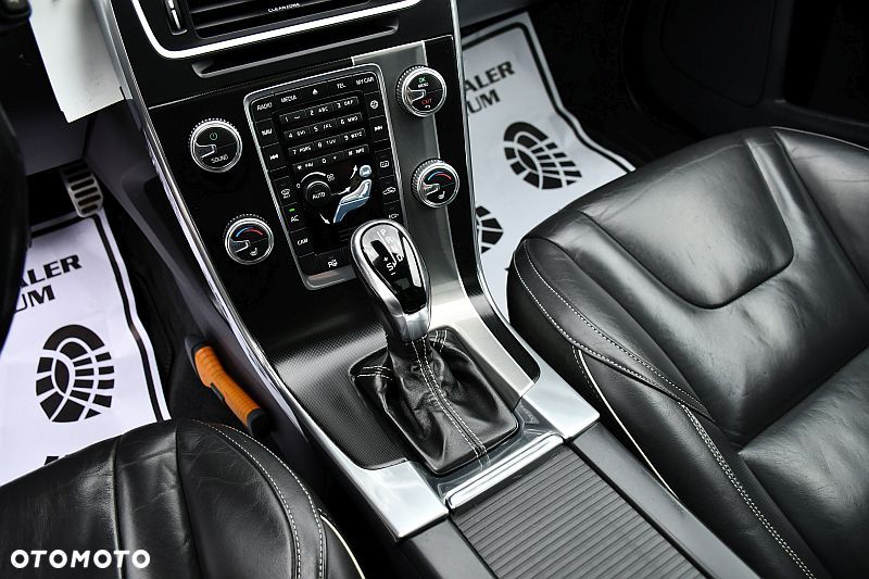Volvo V60 D4 Geartronic R-Design - 16