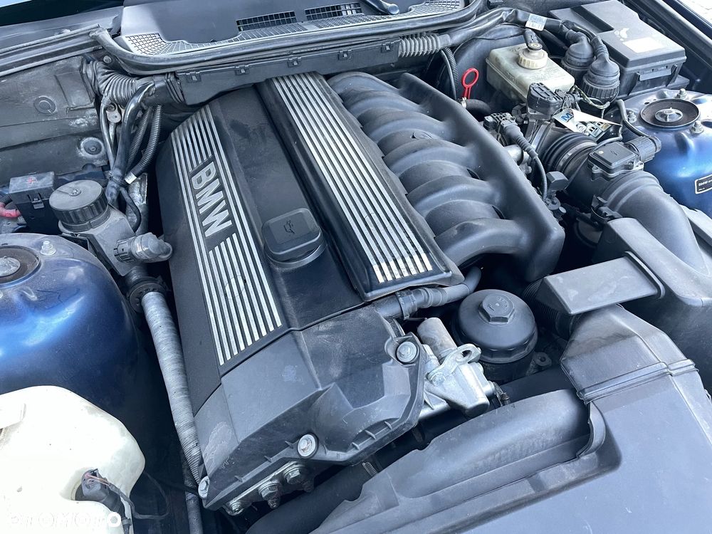 BMW Seria 3 323i - 13