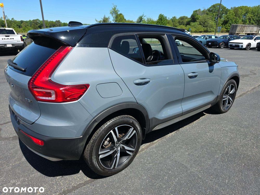 Volvo XC 40 T5 AWD R-Design - 4