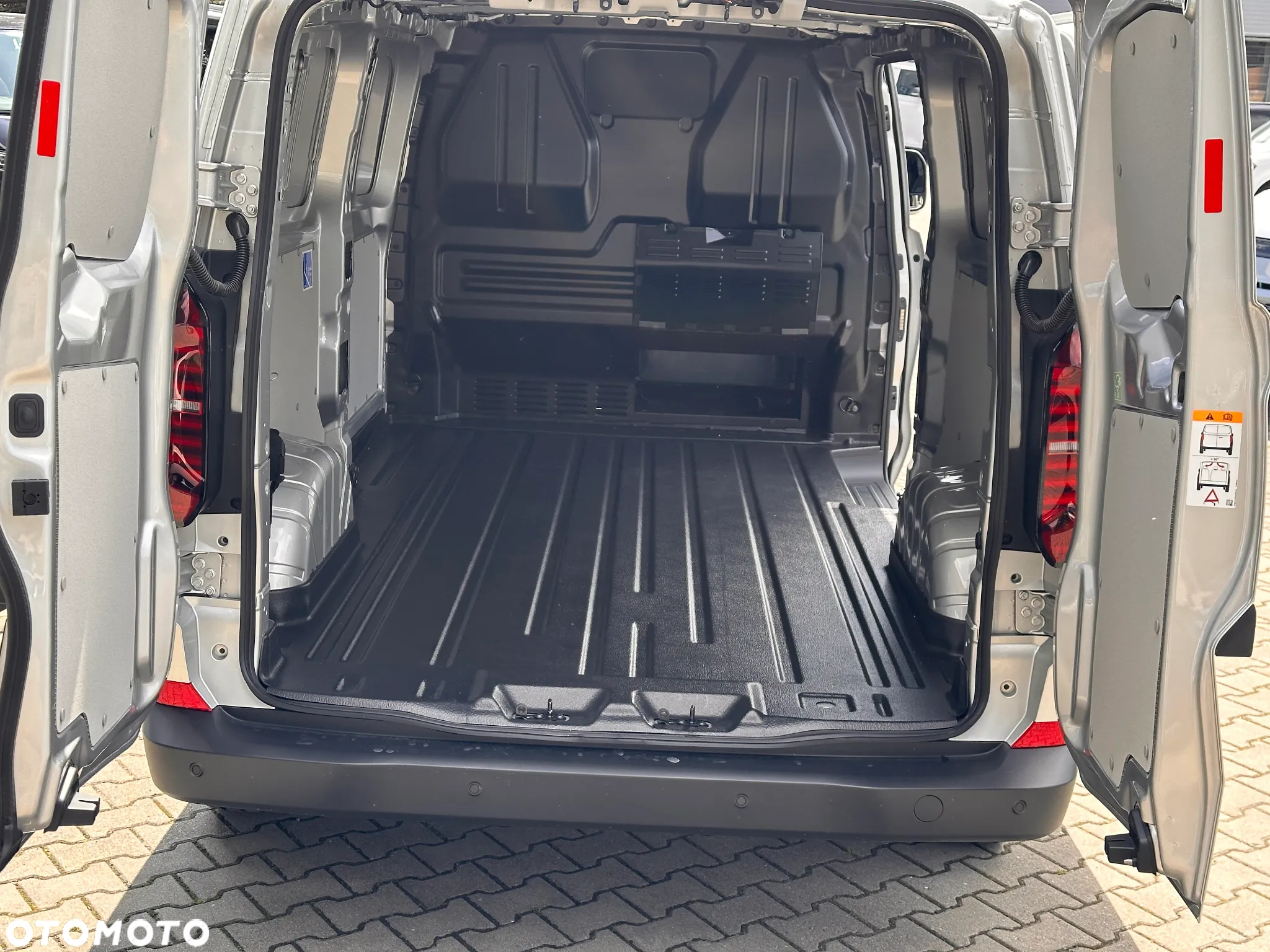 Volkswagen Transporter T7 - 11
