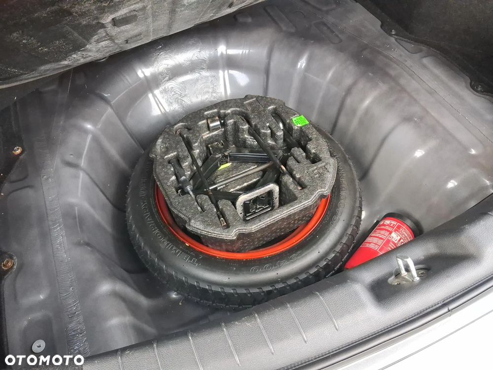 Hyundai Elantra 1.6 Comfort - 25