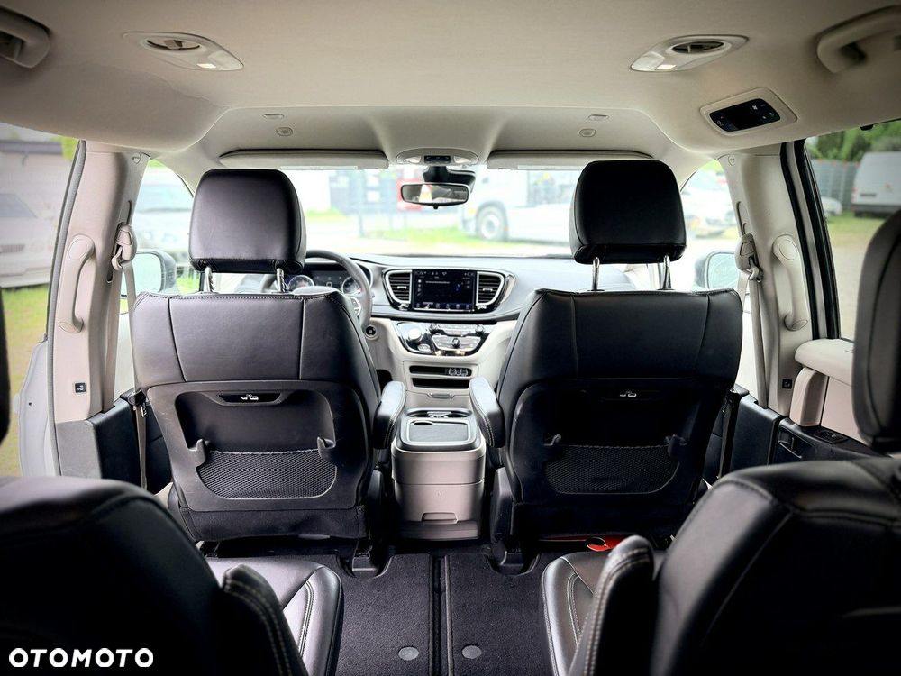 Chrysler Pacifica - 34