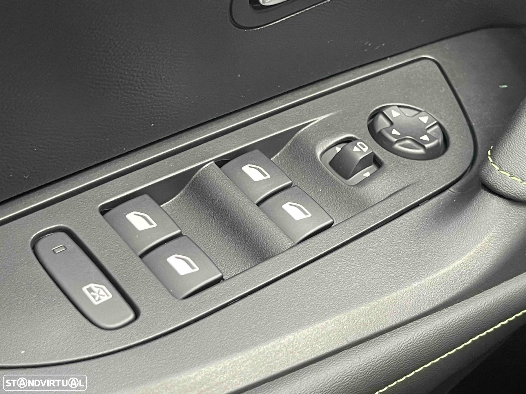 Peugeot 2008 1.2 PureTech GT EAT8 - 33
