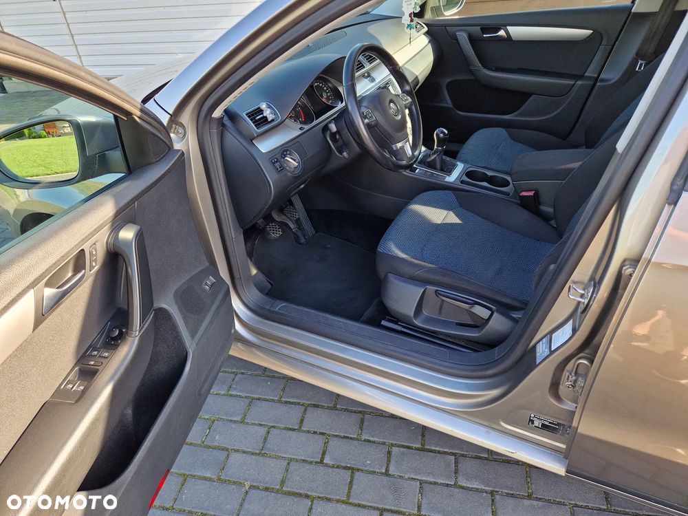 Volkswagen Passat 1.6 TDI Comfortline - 8