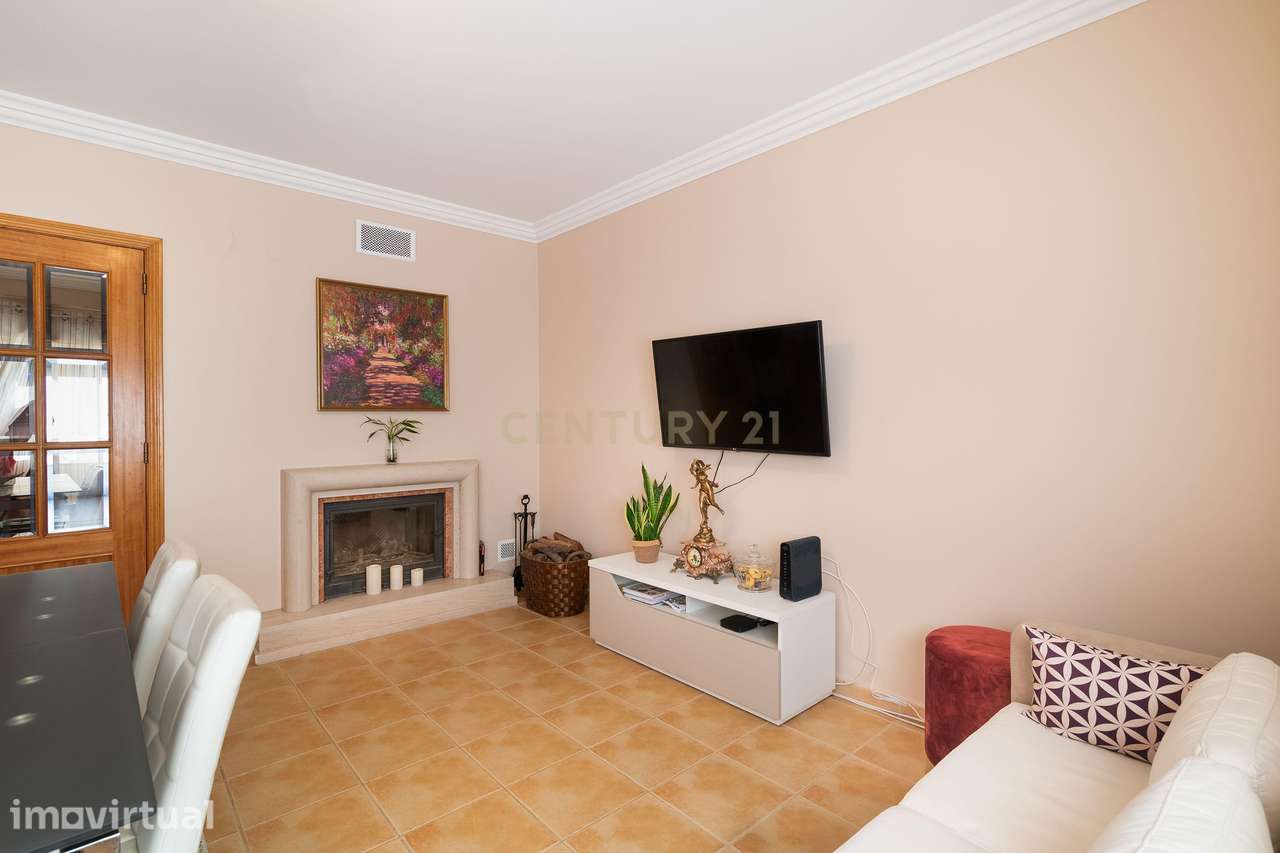 Apartamento T2 – Jardim da Radial, com 2 elevadores e arrecadação - Grande imagem: 4/22